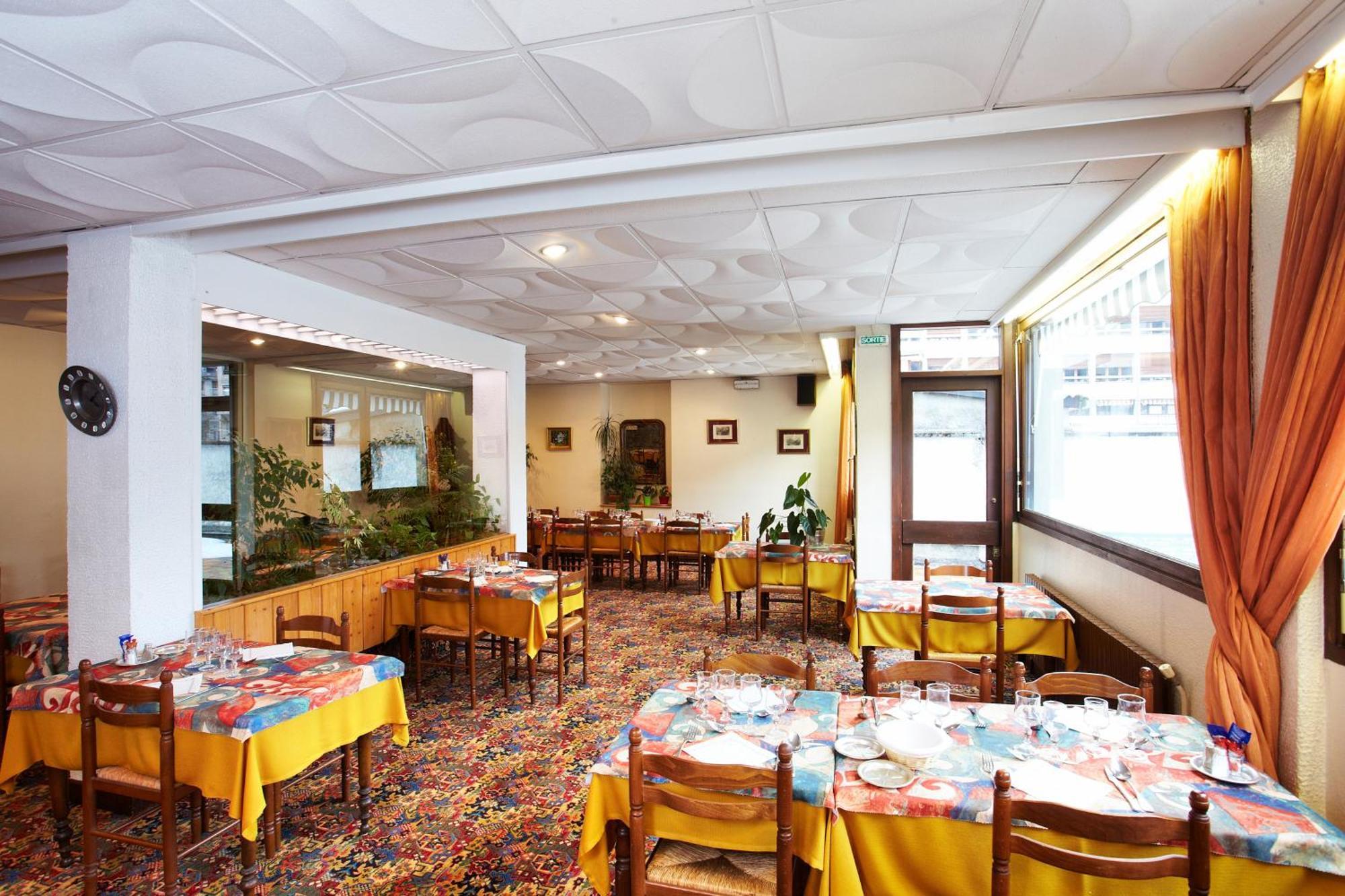 Hotel De Paris Bagneres-de-Luchon Bagian luar foto